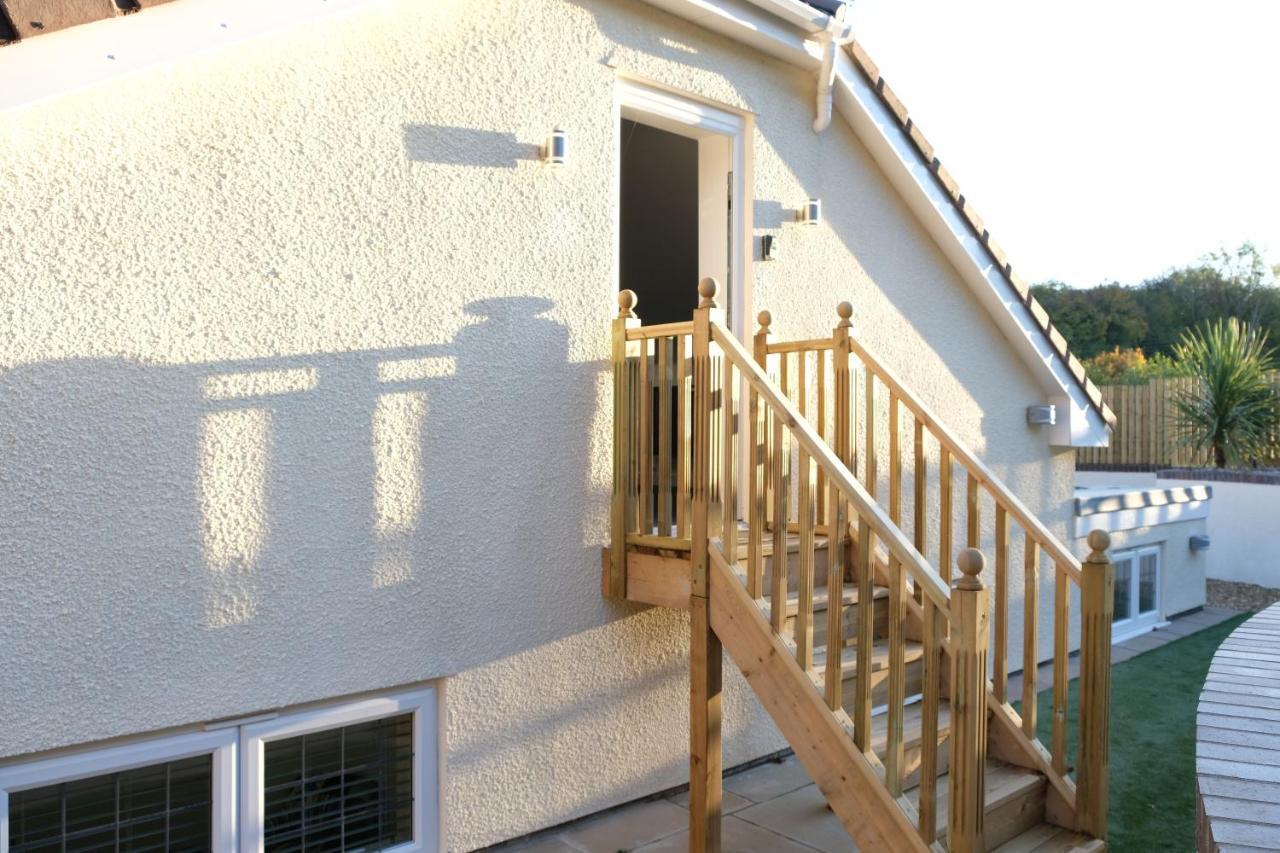 Rosemary House Brs Airport Accommodation Winford Exterior photo